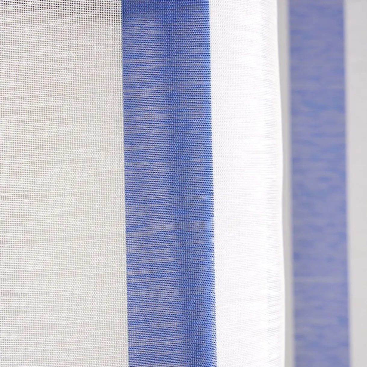 Voilage à oeillets 140x240cm polyester bayadère rayures blanc et bleu < Gifi Hot